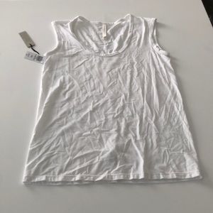 Group Babaton sleeveless round neck Tee brand new